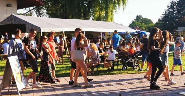 W piątek spróbować jedzenie z food trucków przyszły tłumy