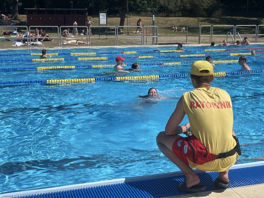 Arkonka oblegana przez plażowiczów. Wysokie temperatury i...