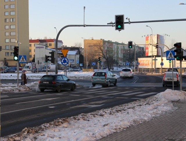 Na razie kierowcy, którzy chcą jechać w stronę trasy generalskiej muszą zawracać na skrzyżowaniu