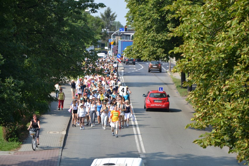 Pielgrzymi z Rybnika niosą prośby do Maryi