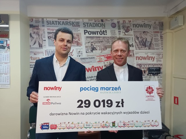 Redaktor Naczelny Nowin Arkadiusz Rogowski i Dyrektor rzeszowskiej Caritas ks. Piotr Potyrała