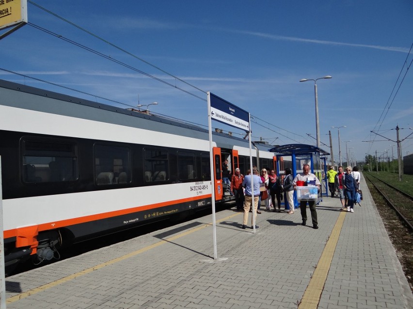 Wakacyjny pociąg turystyczny dojechał z Kielc do Sandomierza. Niemal wszyscy pasażerowie skorzystali z bezpłatnych badań