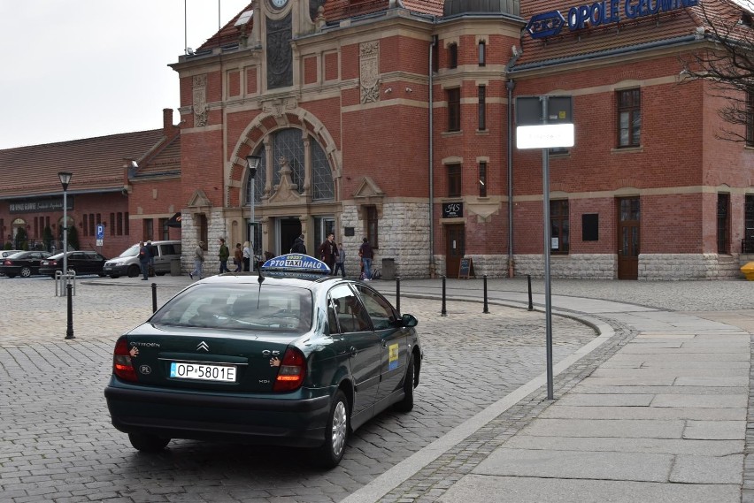 Taksówkarze z Opola złożyli petycję u wojewody opolskiego.