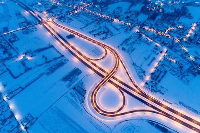 Rzeszowski oddział Generalnej Dyrekcji Dróg Krajowych i Autostrad opublikował zdjęcia podkarpackiej autostrady A4 (węzeł Łańcut) z lotu ptaka. Zobaczcie genialne ujęcia!Czytaj też: Duże inwestycje drogowe na Podkarpaciu [LISTA]Uwaga kierowcy! Są nowe znaki drogowe