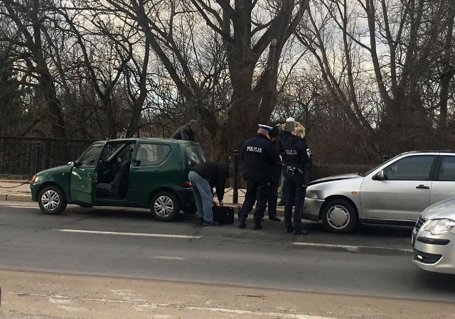 We wtorek, krótko po południu, na ul. Młyńskiej doszło do kolizji dwóch aut seata i seicento. Kierowca seata został ukarany mandatem. Zobacz także: Śmiertelny wypadek w Mścicach