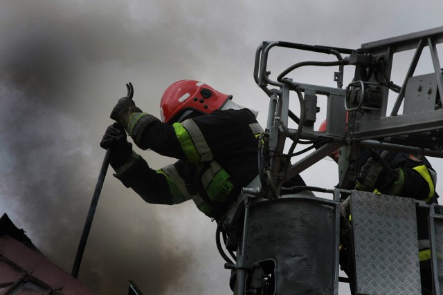 Pożar przy Nowowarszawskiej w Białymstoku. Mężczyzna spał, gdy płonął jego dom