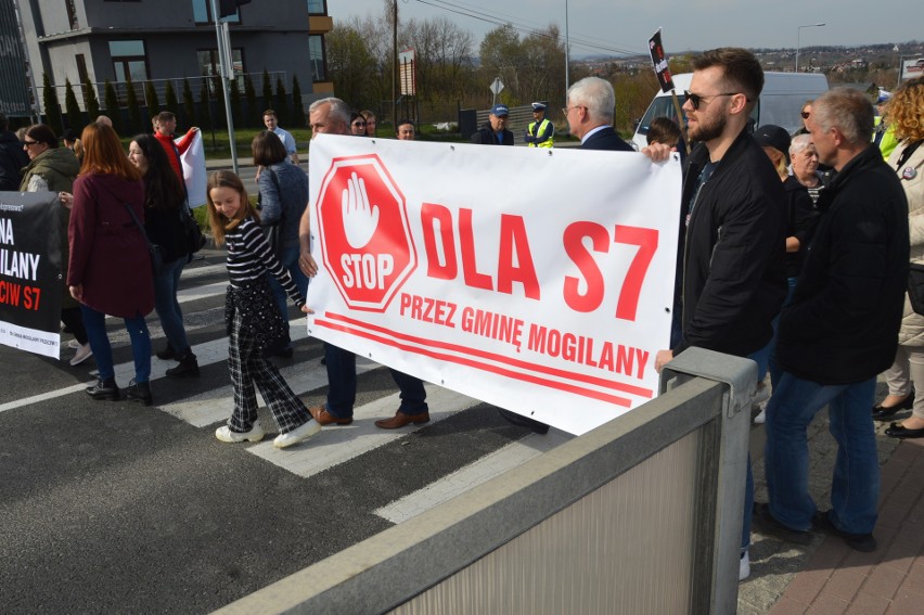 Mieszkańcy gminy Mogilany protestują przeciwko budowie drogi...