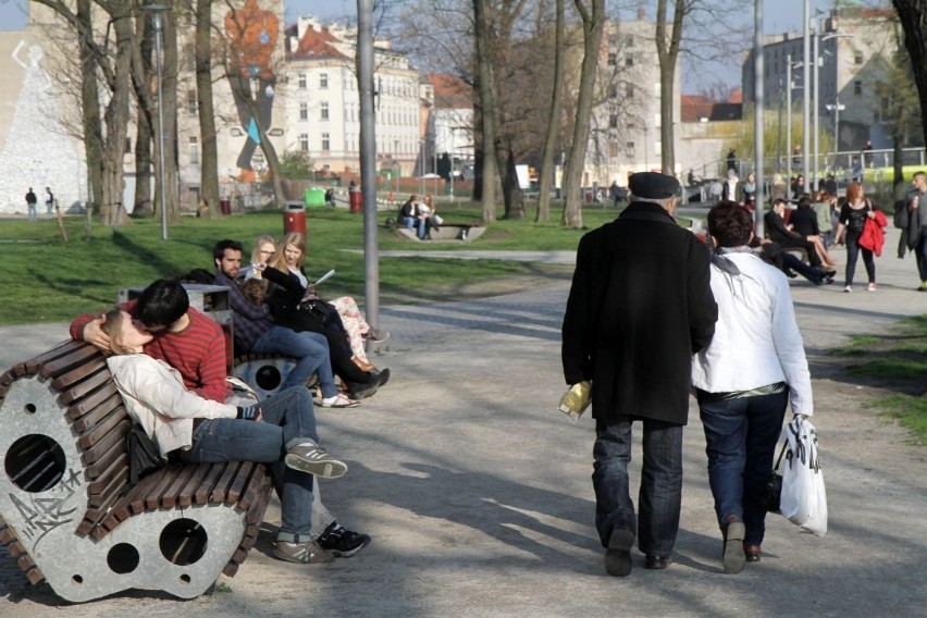 Wrocławianie na Wyspie Słodowej. Wiosenna pogoda zachęca [GALERIA]