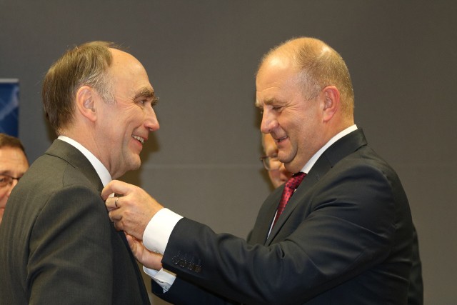 Marszałek Andrzej Buła odznaczył Christopha Bergnera Odznaką Honorową „Za Zasługi dla Województwa Opolskiego”.