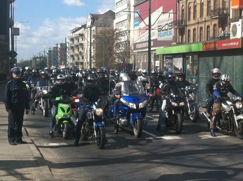 Poznań: Motocykliści przejazdem przez miasto rozpoczęli sezon [ZDJĘCIA, WIDEO]