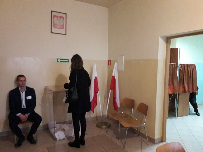 Wybory samorządowe 2018. Mieszkańcy gminy Radków głosują w drugiej turze [ZDJĘCIA]