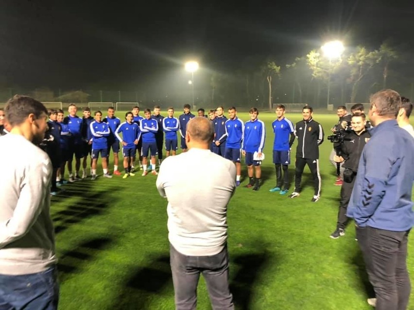 Hiszpanie z PGE VIVE Kielce odwiedzili młodzieżową drużynę Realu Saragossa, przygotowującą się do meczu z Koroną Kielce [zdjęcia]