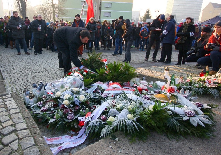 Pracownicy Stoczni Gdańskiej SA oraz uczniowie gdańskich...