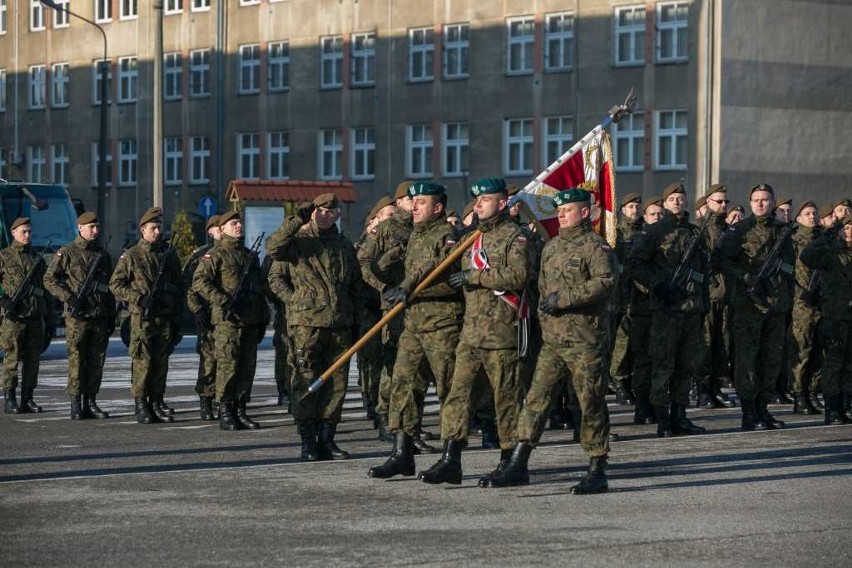 Kraków. Kolejni żołnierze Obrony Terytorialnej przysięgali wiernie służyć ojczyźnie [ZDJĘCIA]