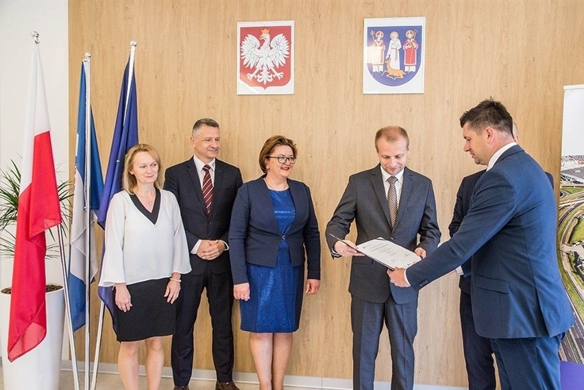 Przekazanie dotacji na rozbudowę wodociągu w gminie Wielka...