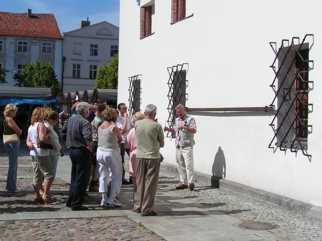 Na zdjęciu pręt umieszczony na ścianie ratusza w miejscowości Chełmno. Lęborski pręt ma zostać w podobny sposób wyeksponowany.