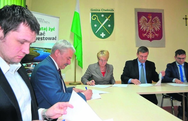 List intencyjny podpisują m.in. Barbara Królikowska-Ziemkiewicz, prezes Inwestor Kombia Consulting oraz obok niej wójtowie Chełmży i Łysomic