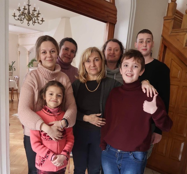 Jedna z pierwszych rodzin uciekających przed wojną na Ukrainie trafiła do domu posłanki Elżbiety Dudy