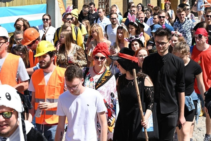Barwny korowód studentów przeszedł ulicami Kielc