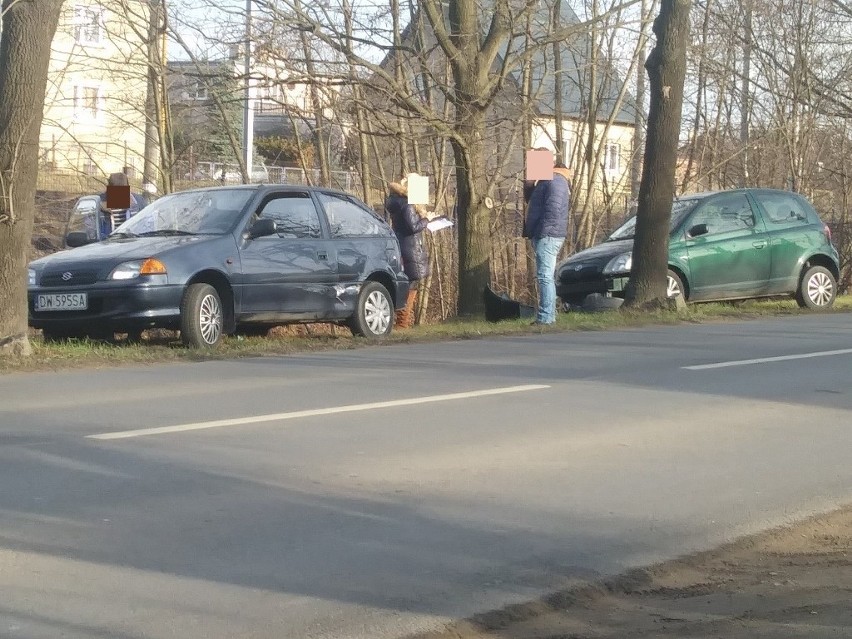 Wypadek we Wrocławiu. Młoda kobieta nie ustąpiła pierwszeństwa (ZDJĘCIA)