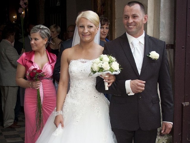 Jacek Więckowski poślubił Alicję. Sakramentalne "tak&#8221; powiedział w kościele w Koniemłotach.