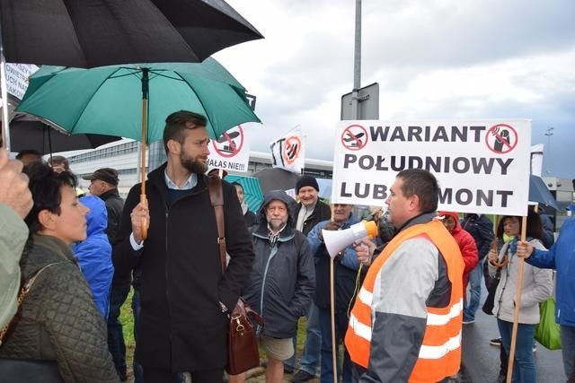 Lotnisko chce mieć nowy pas, mieszkańcy protestują [WIDEO]