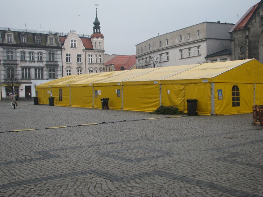 Żółty namiot na tarnogórskim rynku
