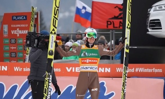 Kamil Stoch zakończył najlepszy w karierze sezon zwycięstwem...