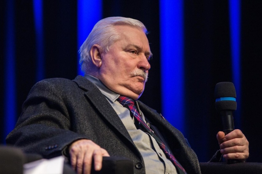 Któremu klubowi kibicuje Lech Wałęsa? Były prezydent pozuje z koszulką Realu Madryt [zdjęcia]