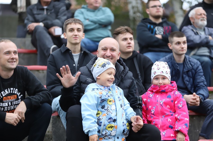 Byliście na meczu Orląt Kielce z Granatem Skarżysko-Kamienna w Hummel 4. lidze? Szukajcie się na zdjęciach