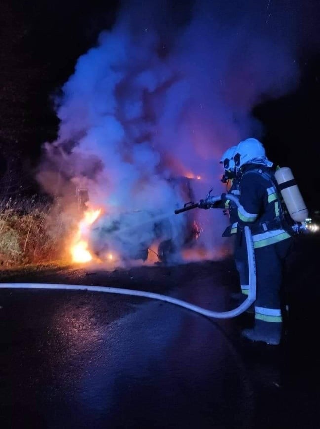 Powiat białogardzki: Pożar samochodu dostawczego pod Tychowem ZDJĘCIA
