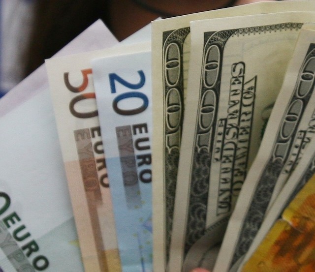 Dolar po 1,5 zł – to niemożliwe? (kursy walut 1 kwietnia 2010 r.) | Nowiny