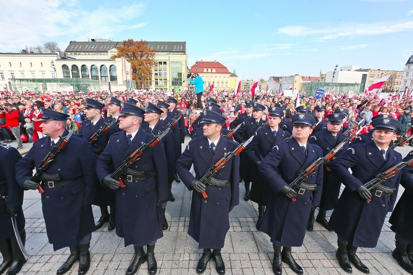 Radosna Parada Niepodległości przeszła przez Wrocław [ZDJĘCIA]