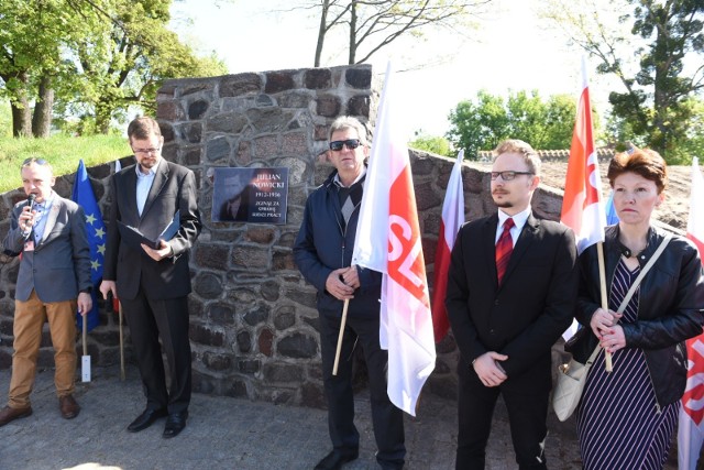 Sojusz Lewicy Demokratycznej zorganizował dziś w Toruniu przy Alei Solidarności wiec z okazji 1 maja. Podczas wydarzenia uczestnicy manifestowali poparcie dla solidarnej i zjednoczonej Europy.Agro Pomorska odcinek 58