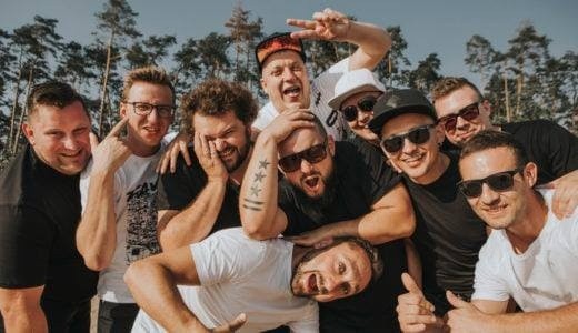 MotoRockowisko w RybnikuW ten weekend szykuje się VIII edycja Festiwalu MotoRockowisko w Rybniku-Kamieniu‼ Impreza dla fanów motorów i dobrej muzyki rozpocznie się w sobotę, 17 lipca. Rozkłada jazdy:15.00 Parada (z parkingu przy ul. Hotelowej)Festiwal odbędzie się terenie MOSiR-u naprzeciwko Stadionu.15.30 BATNA - band16.30 Blueset18.30 4 Szmery20.30 TabuWstęp jest wolny.Zobacz kolejne zdjęcia. Przesuwaj zdjęcia w prawo - naciśnij strzałkę lub przycisk NASTĘPNE