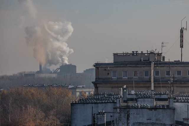 Dym wydobywający się z huty. Zdjęcie z wtorku, godz. ok. 10.30 rano