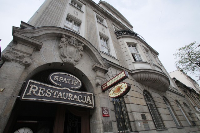 Restauracja mieściła się w kamienicy przy al. Kościuszki 35. To był jeden z najpopularniejszych lokali w mieście