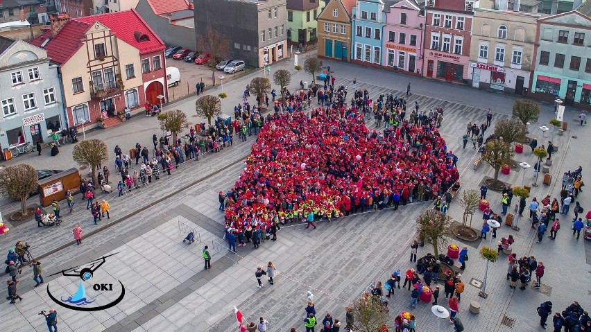 Kolejny Rekord Guinnessa pobity w Pucku. Największe serce w Polsce biło na Starym Rynku. W Pucku utworzyło je 1381 osób  [zdjęcia, wideo]