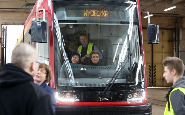 Właściciel MPK, czyli prezydent Łodzi Hanna Zdanowska, za sterami tramwaju.