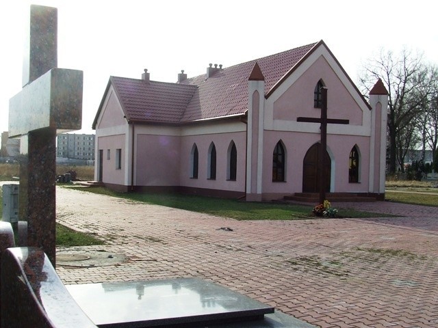 Budynek na komunalnym cmentarzu w Golubiu
