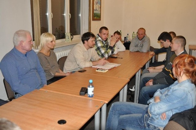 Foto Stąporków-klub Kolejne spotkanie w sprawie utworzenia klubu sportowego w Stąporkowie odbyło się 4 kwietnia w Miejsko-Gminnym Ośrodku Kultury.