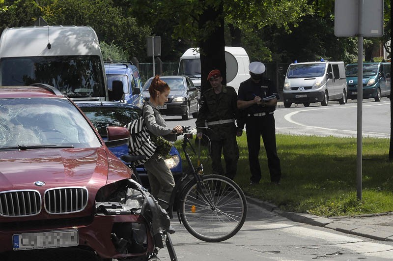 Dwie osoby, kierowca i egzaminator, trafiły do szpitala.