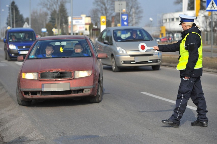 W piątek na ul. Gnieźnieńskiej policjanci z drogówki w...