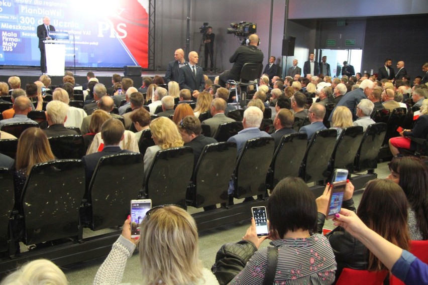 Jarosław Kaczyński i Mateusz Morawiecki w sobotę na konwencji wyborczej PiS w Kielcach [ZAPIS TRANSMISJI]