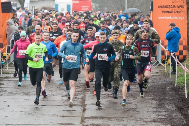 W Biegu Kaziuków zawsze biorą udział rzesze biegaczy. Na zdjęciu: start biegu w marcu 2020 r.