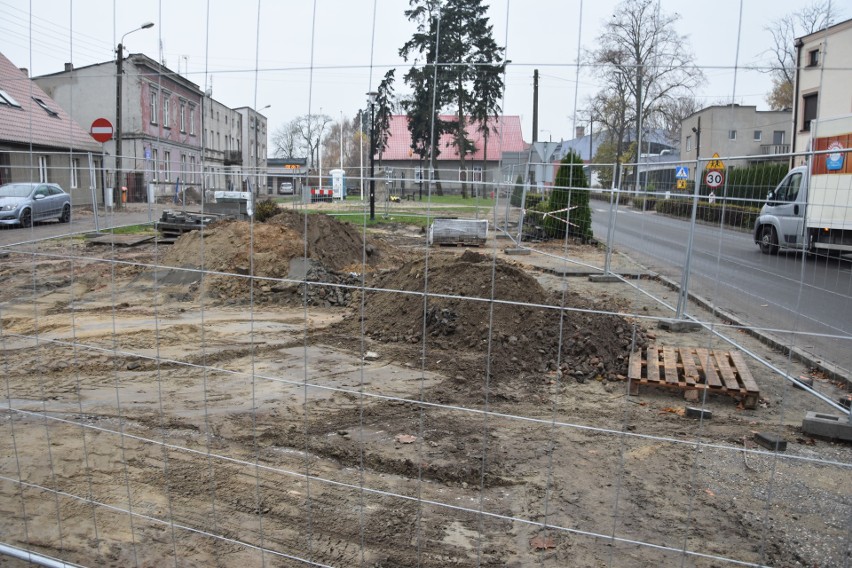 Plac Wolności w Mroczy rozkopany i częściowo niedostępny dla...