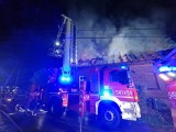 Po pożarze domu w gminie Barwice. Pomoc dla pogorzelców płynie z wielu stron [ZDJĘCIA]