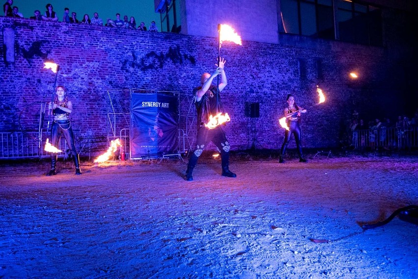 Fireshow grupy Synergy Art w Toruniu. Tak było w niedzielny wieczór!