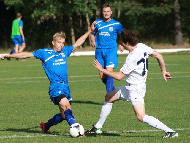 Na otwarcie sezonu Pomorze wysoko pokonało Pogoń II Szczecin 4:0 i zostało liderem.