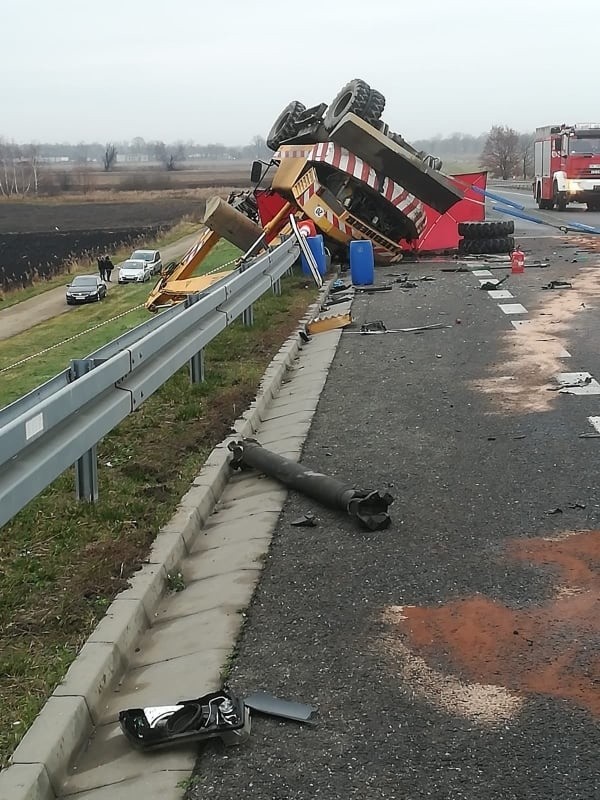 Śmiertelny wypadek pod Reńską Wsią. Nie żyje kierowca koparki